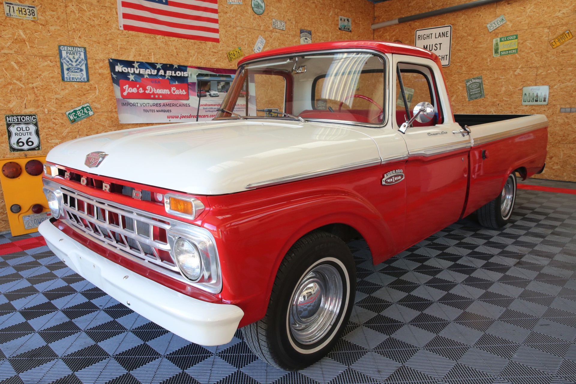 Superbe ford f100 pick up de 1965 a voir dans notre shop - show room importation voiture ancienne direct usa en france